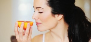 woman_smelling_orange